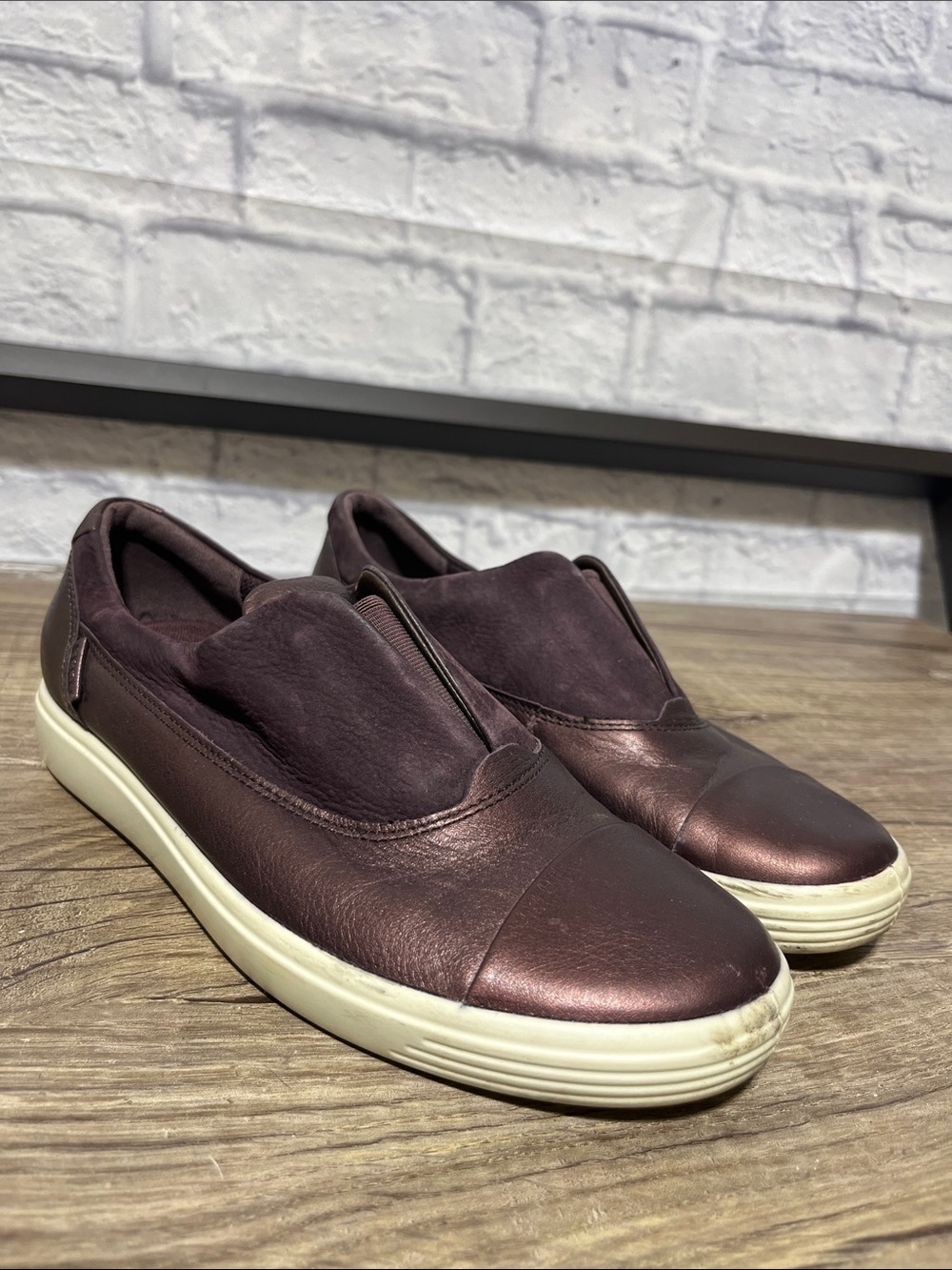 Slip-On Women's Casual Sneakers in Deep Burgundy
